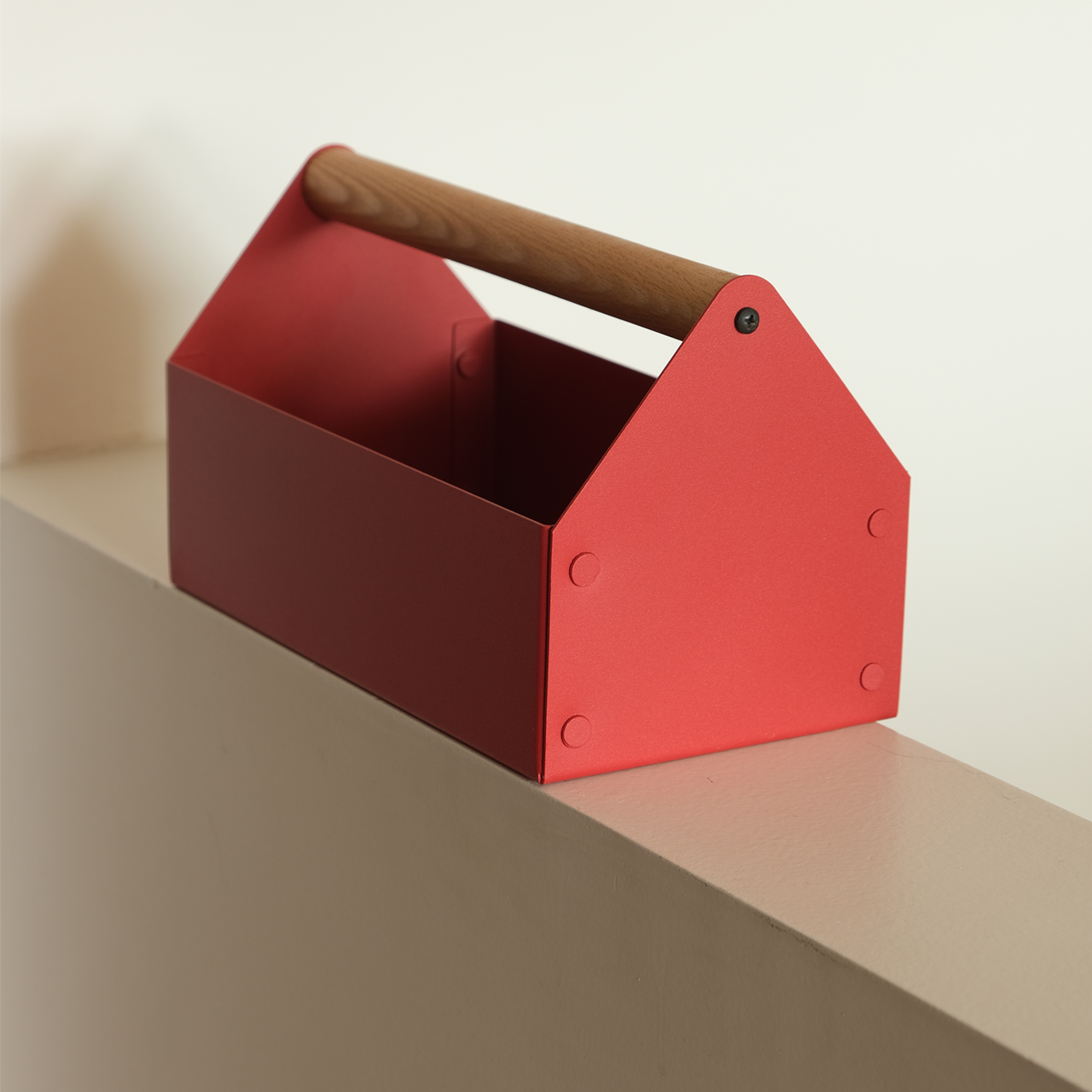 جعبه فلزی قرمز (IRON BOX)